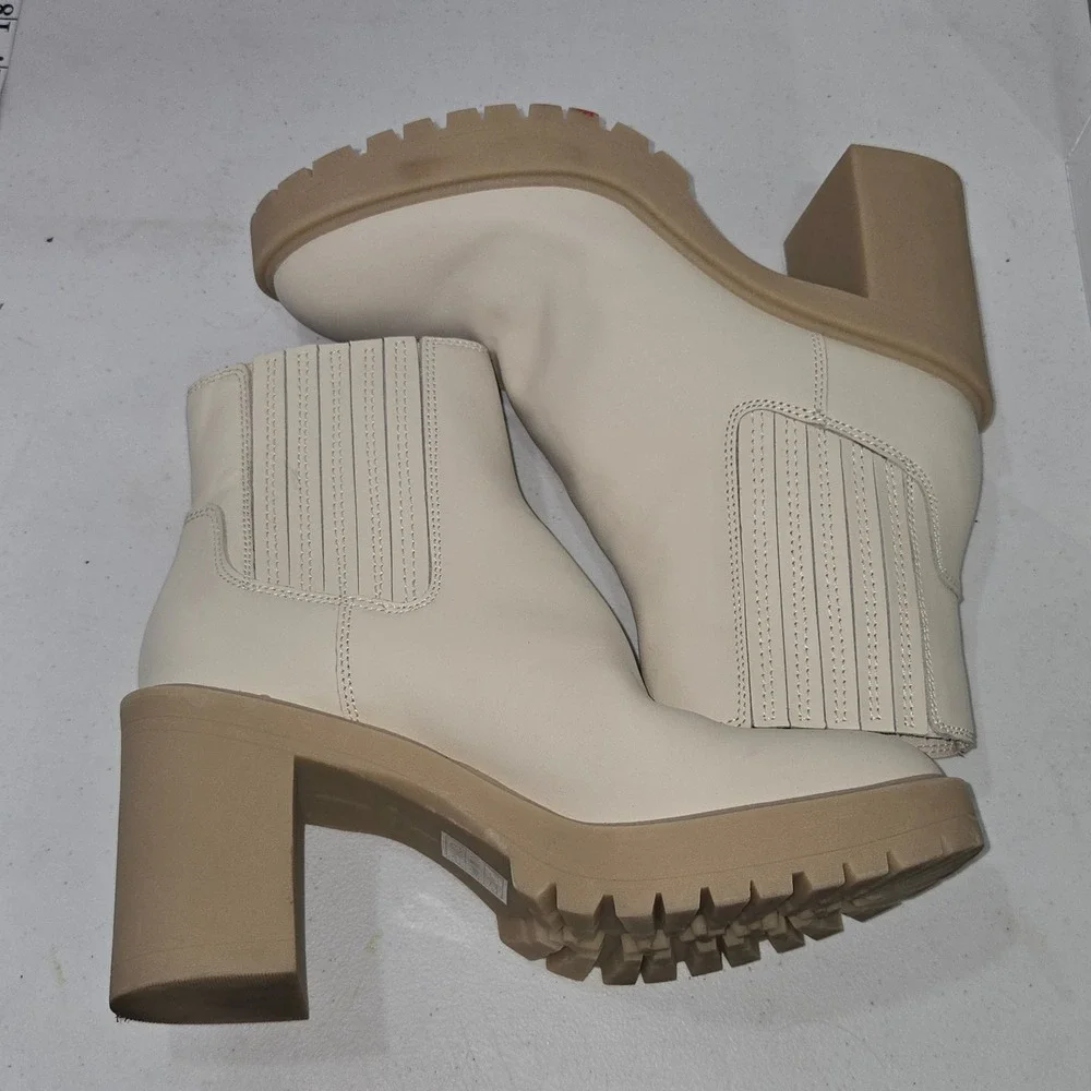 Dolce Vita Ivory Cream HUEY Chelsea Boots Lug Sole Chunky Heel Womens Size 10